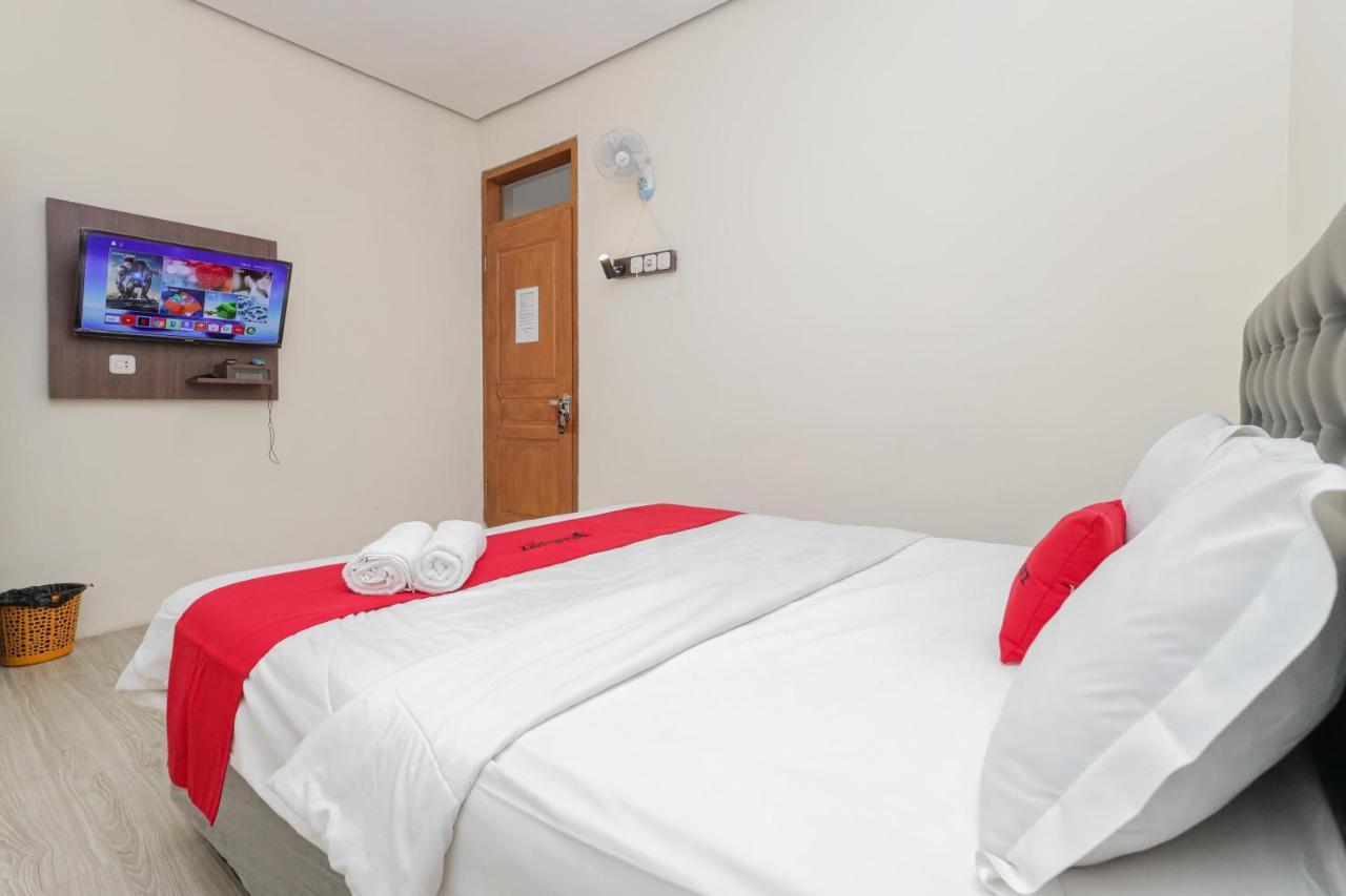 Hotel Reddoorz At Wr Supratman Batu Batu  Esterno foto