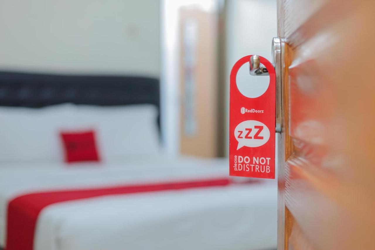 Hotel Reddoorz At Wr Supratman Batu Batu  Esterno foto