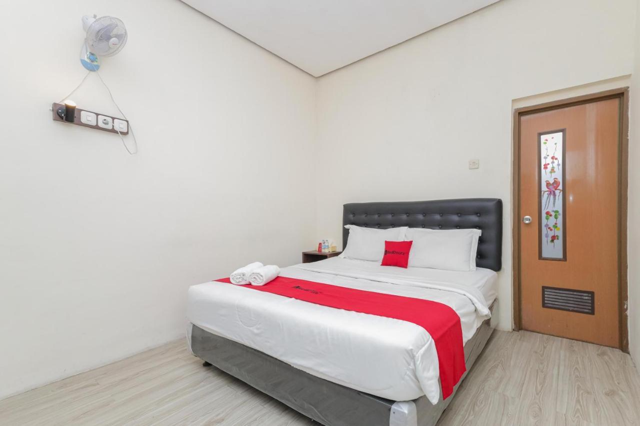 Hotel Reddoorz At Wr Supratman Batu Batu  Esterno foto